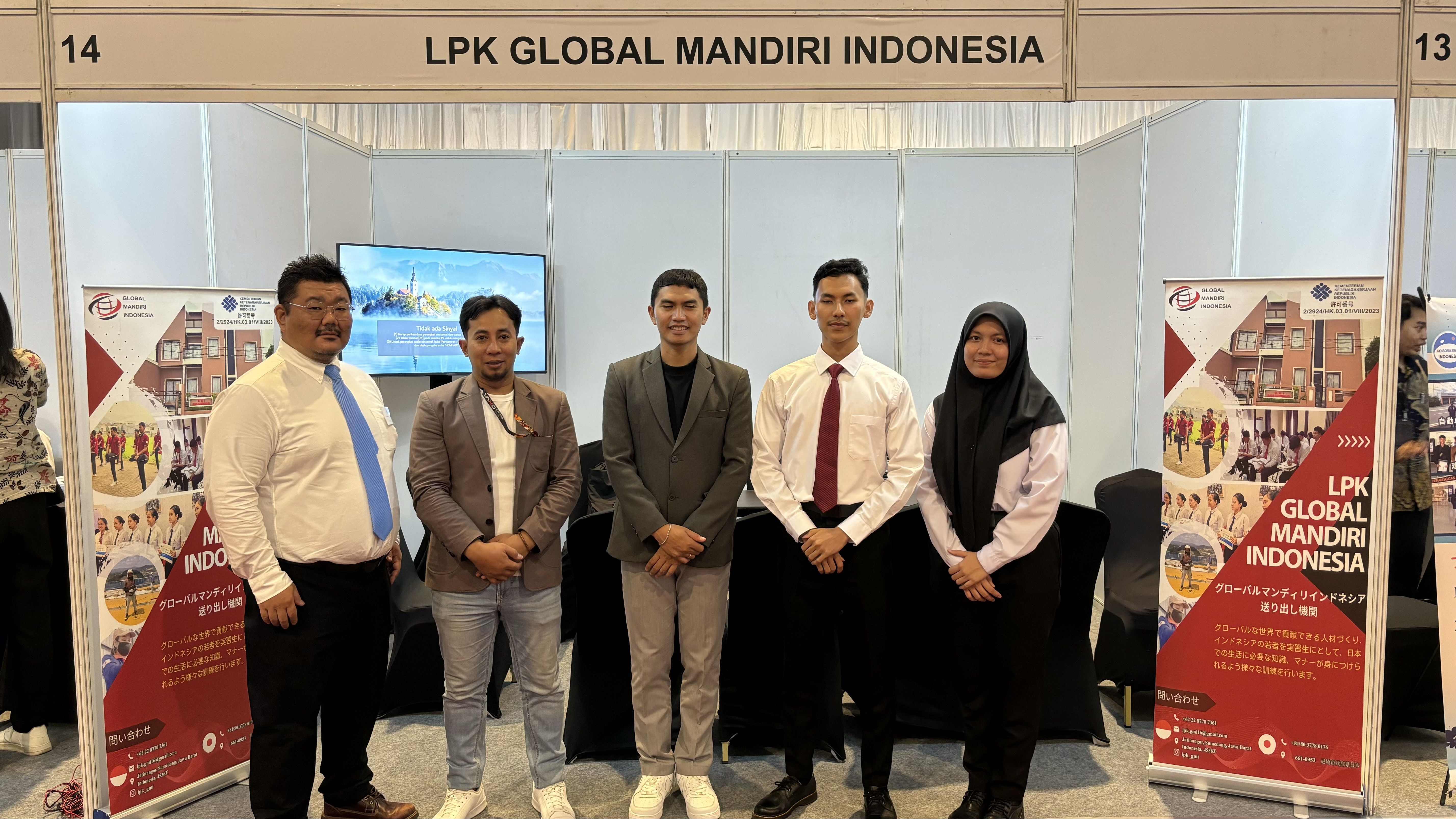 LPK GMI Staff at Job Fair